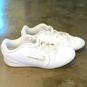 NIKE Cheer Sideline III shoes.  SIZE 3 Youth.